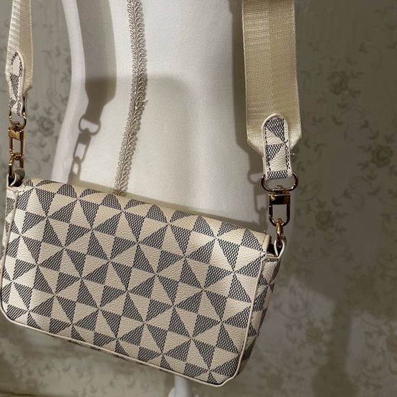 Boutique Shoulder Bag Geometric Pattern Crossbody White Brown Fold Over - Picture 6 of 6